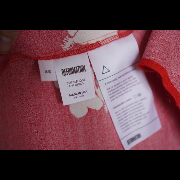 Reformation Addy midi wrap dress in Honolulu red floral print - Picture 3 of 4